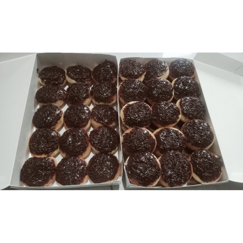 

Donat mini cokelat meises isi 15