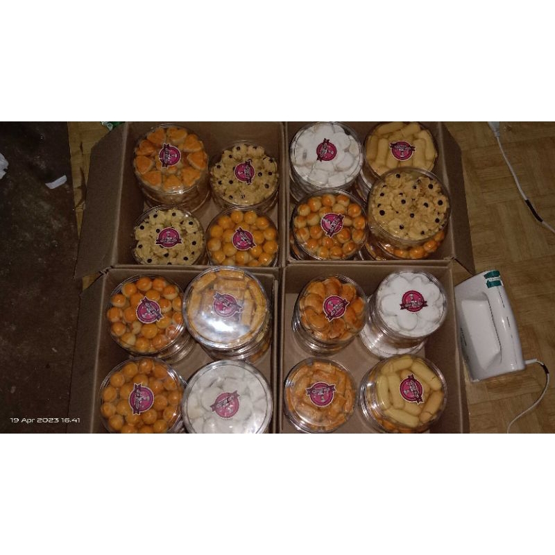 

paketan kuweh kering lebaran