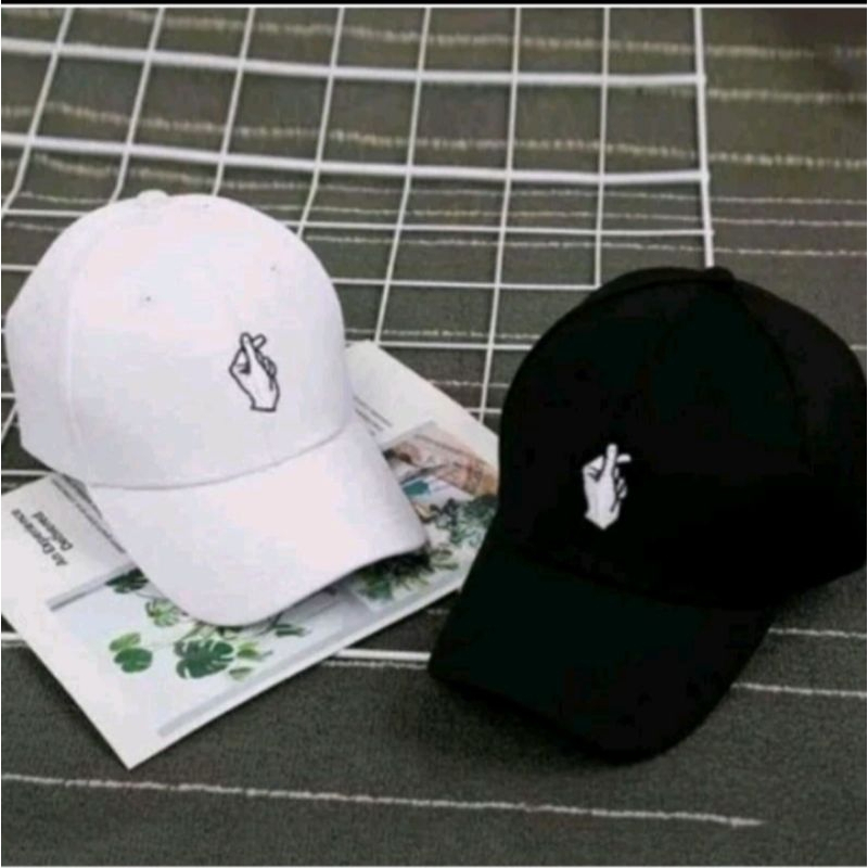 Topi karakter tangan love Korea K-Pop style