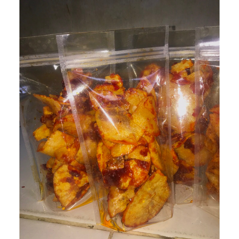 

Keripik singkong balado 100gram pedas manis gurih renyah tekstur lengket