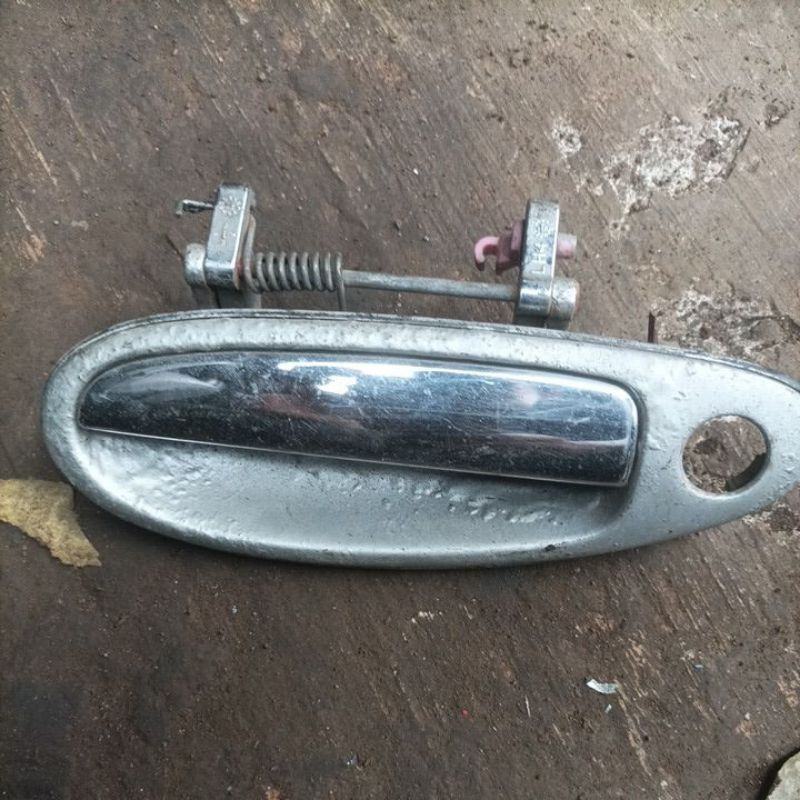 handle pintu luar kiri depan nissan cefiro