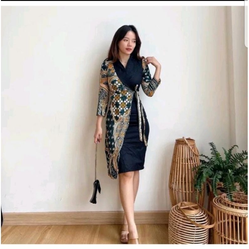 Luna Batik Dress Slim Fit V-Neck Premium