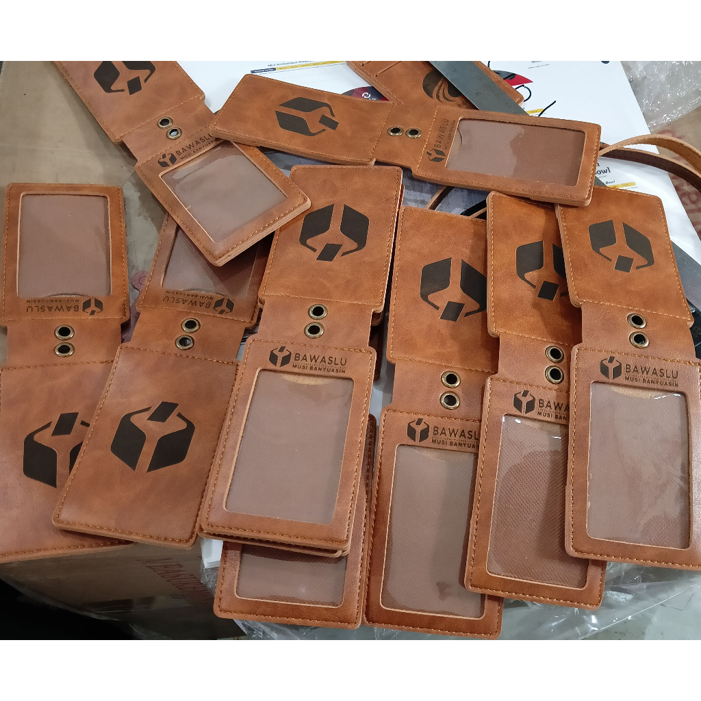 

Custom Grafir Id Card Holder 1 Mika - Grafir Nama / Grafir Logo Perusahaan