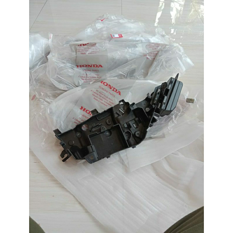 Box aki crf