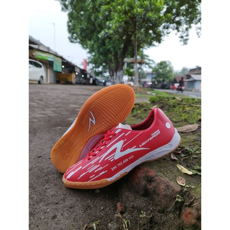 Sepatu futsal specs lightspeed
