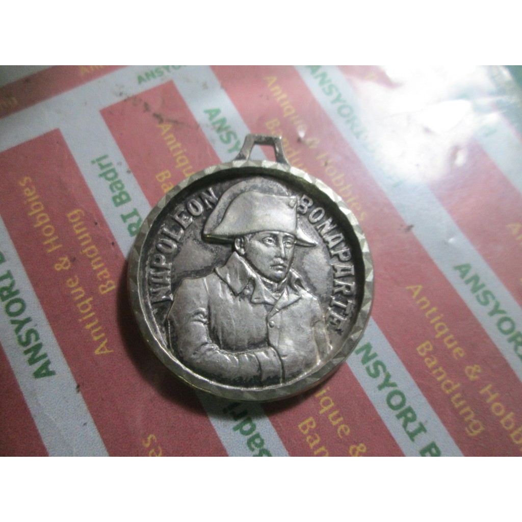 medali perak napoleon bonaparte dan elang kekaisaran