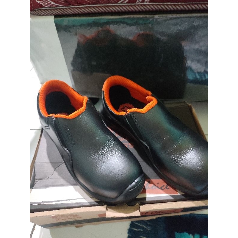 Safety Shoes Kings by Honeywell