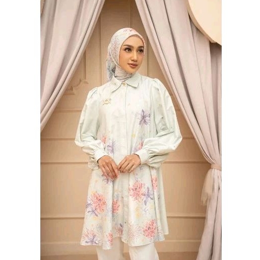 Dahayu Tunik Padma size S Wearing Klamby
