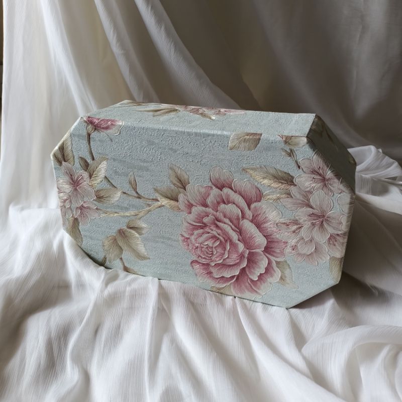 

PO / GROSIR Hexa Medium Gift Box Segi 8