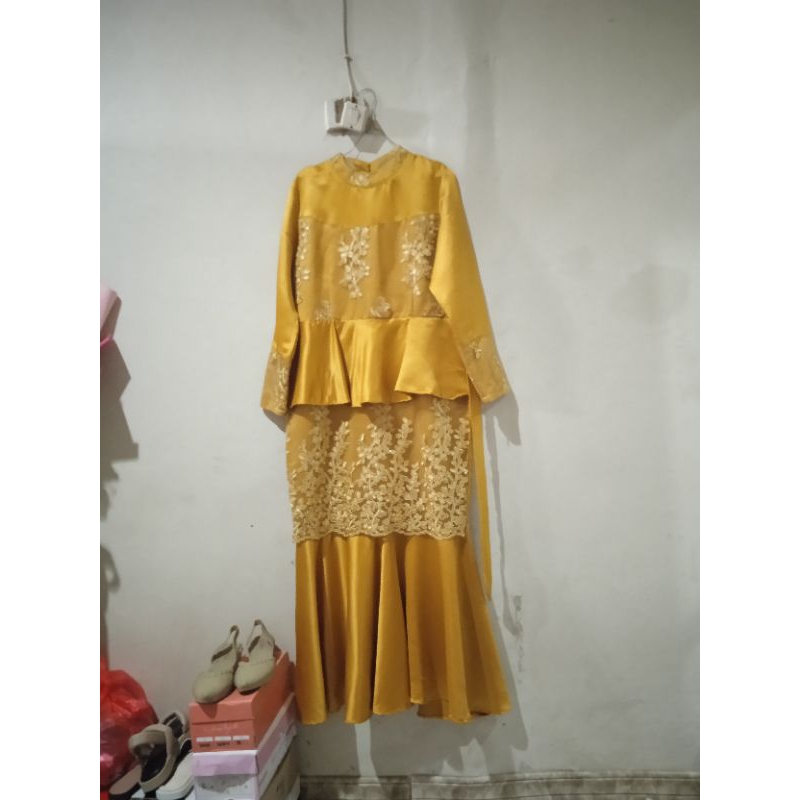 Preloved Dress duyung warna Murstard Glossy mewah DRESS KONDANGAN
