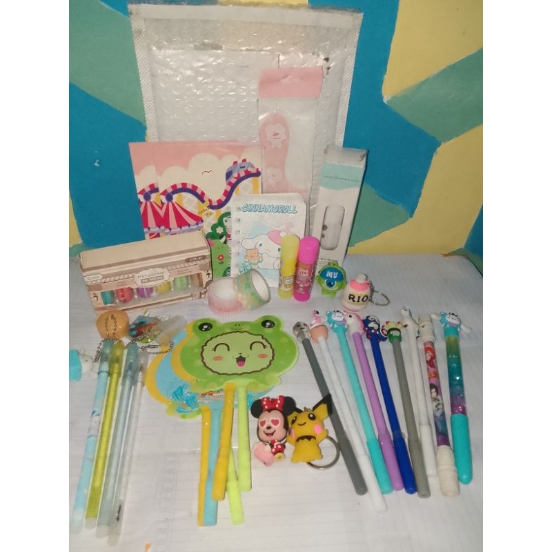 

DIS STORE PAKET ALAT TULIS BUBLE UKURAN 29.5 CM X 17.5 CM