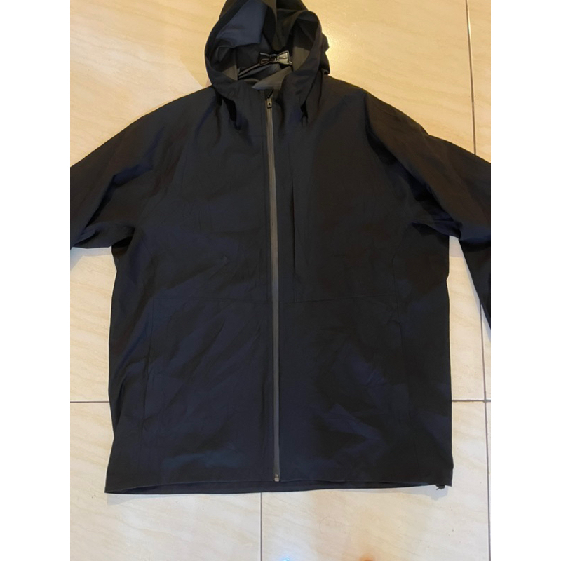 uniqlo blocktech hitam