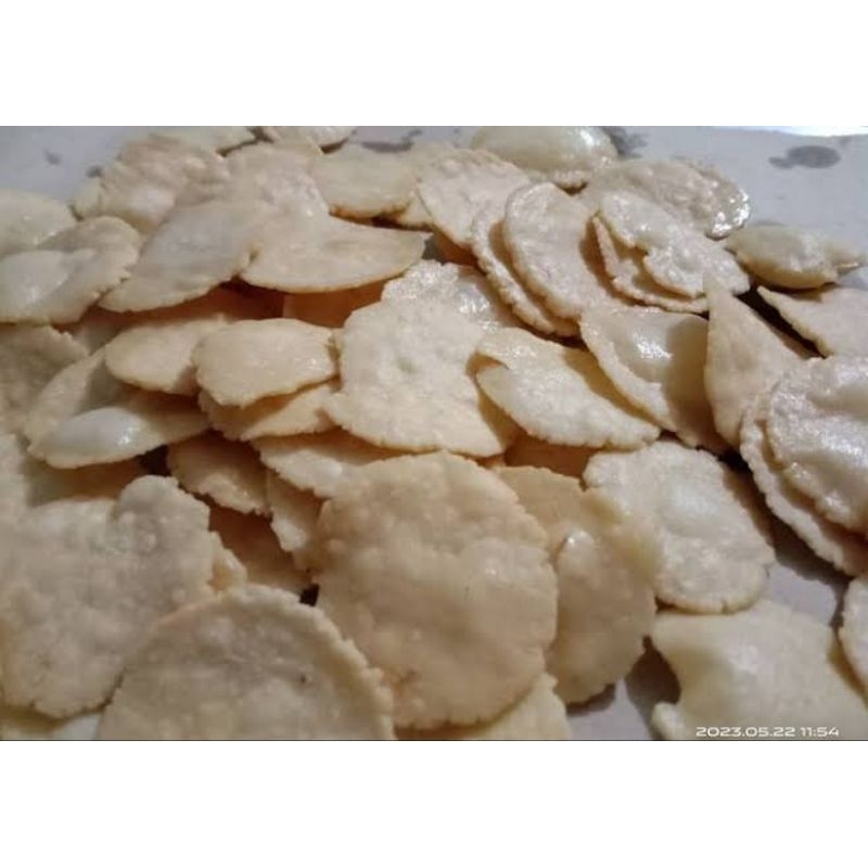

cemilan khas keripik beras daun jeruk