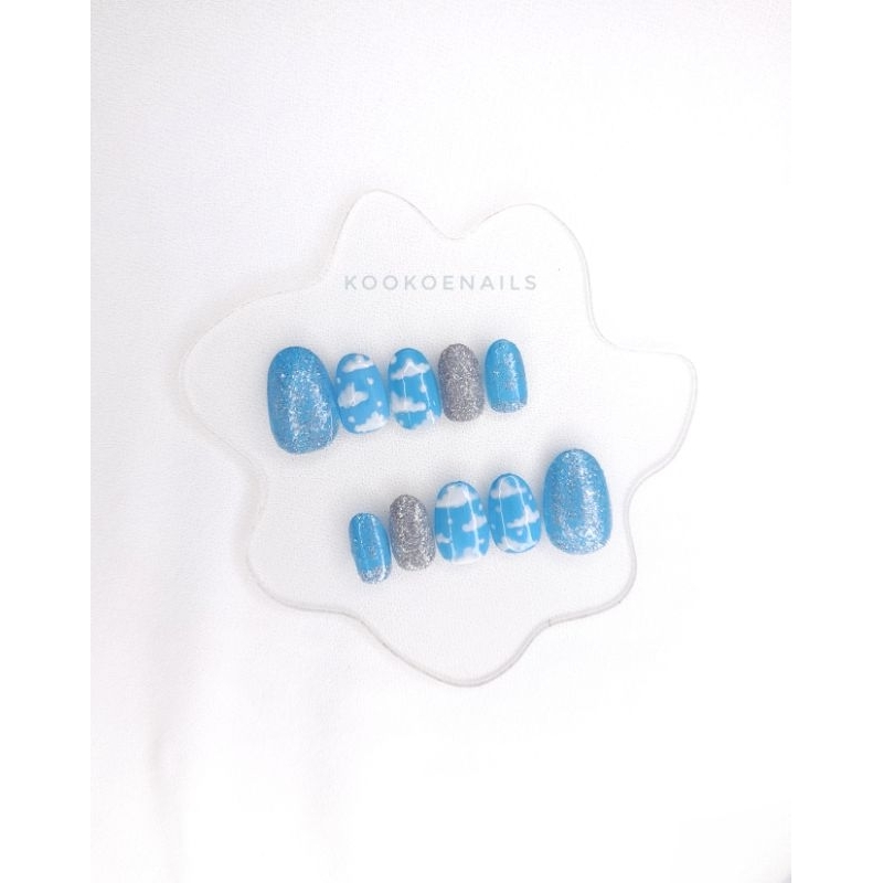 Kuku palsu wisuda biru awan graduation wedding