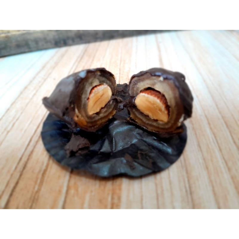 

coklat kurma almond