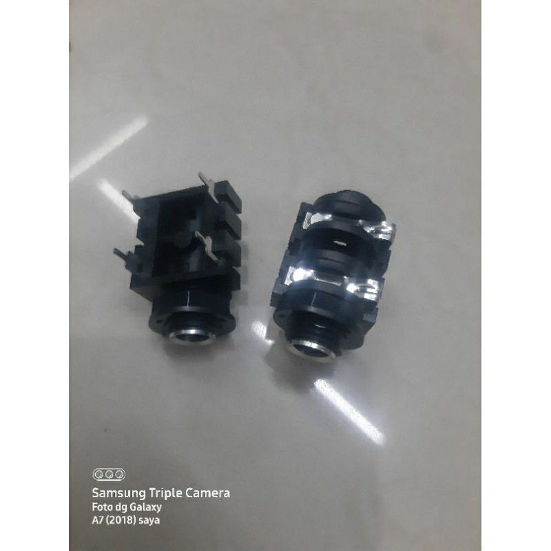 Soket mic akai mono kelabang