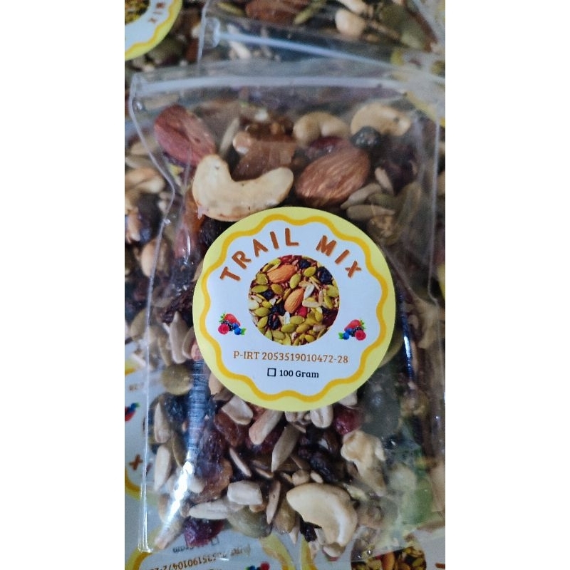 

Trail Mix Complete Neo 1kg(1.00gr) (almond,walnut,sunflower,pumkin,mente,chiaeed,gojiberry,cranberry,dark raisin,golden raisin) almond hitam Mete Cashew Mete Cashew