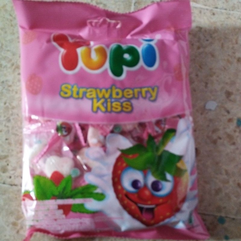 

Yupi Strawberry kiss