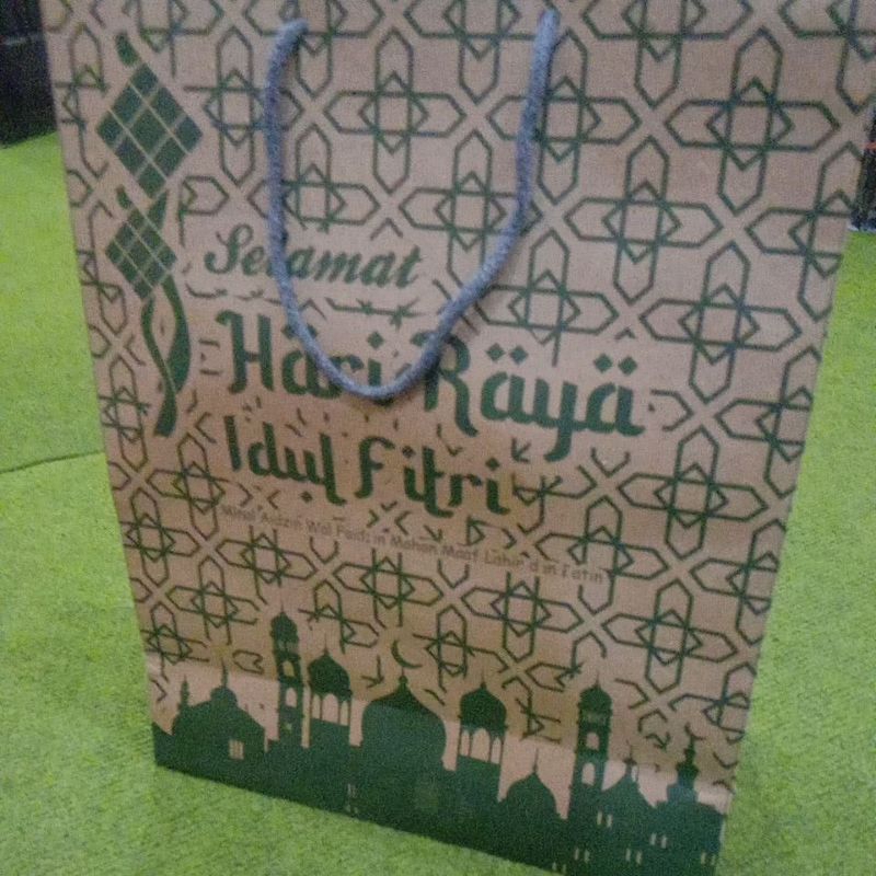 

Paper bag /tas kertas ukuran 26 x33 Lebel idul fitri