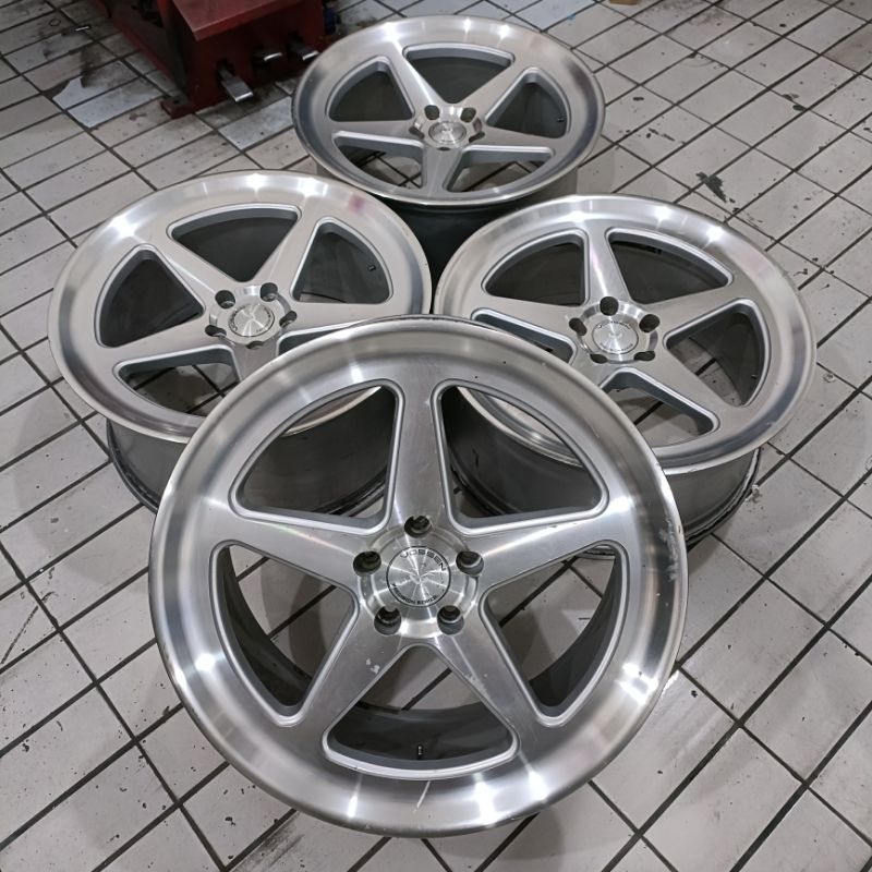 Velg Mobil Bekas Vossen Ring 20 Untuk Innova Crv Mazda Rush