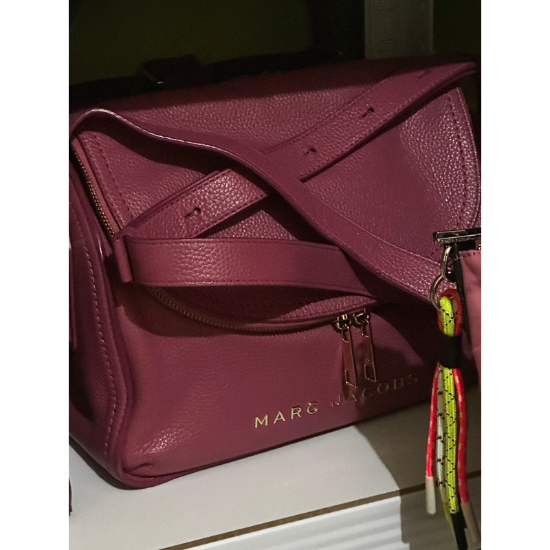 MJ sling bag