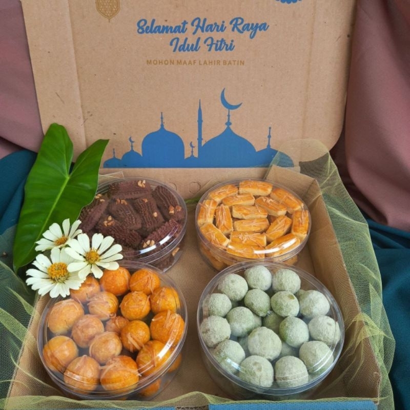 

Paket Hampers Kue Lebaran Isi 4 Toples Kue Kering Lebaran Hemat