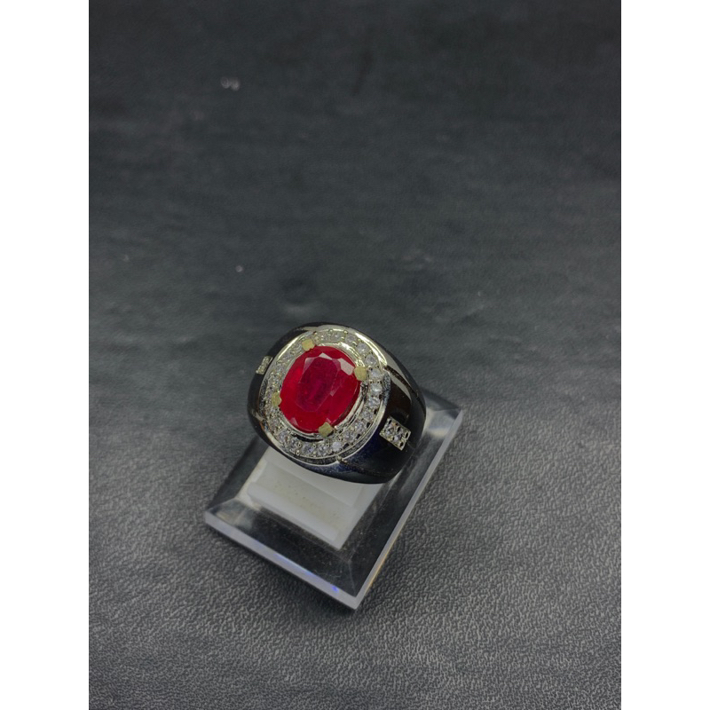 RUBY PIGEON BLOD OVAL CUTING MEWAH