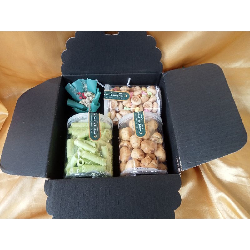 hampers kue kering lebaran idul Fitri kue lebaran hadiah oleh oleh untuk saudara gratis kartu ucapan