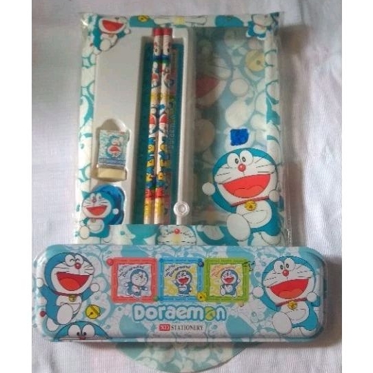 

SET KOTAK PENSIL DORAEMON2 WADAH PENSIL ISI 2 PENSIL SERUTAN PENGHAPUS