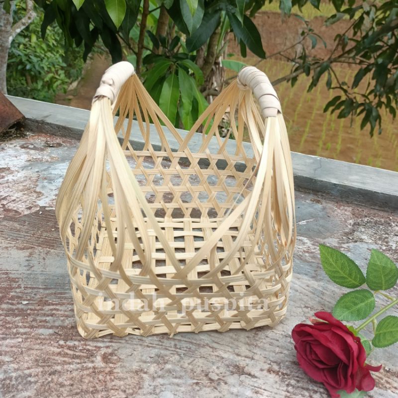 keranjang hampers anyaman bambu