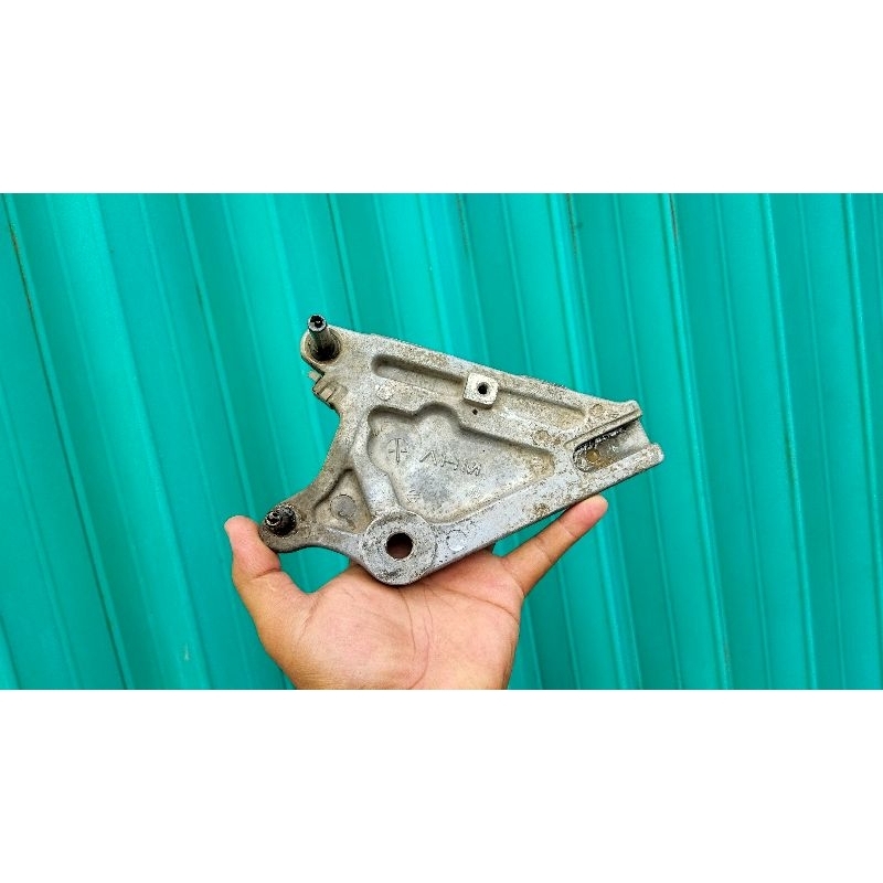 Braket Kaliper Belakang Supra DD Original