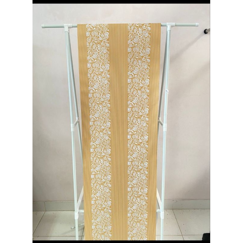 Wallpaper sticker dinding Ukuran 45cmx 10m Motif Salur Batik Gold cy1278 / gh282-2 karakter embos