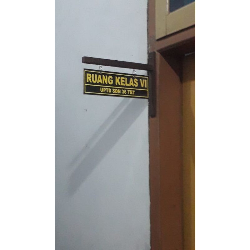 

Papan nama ruangan