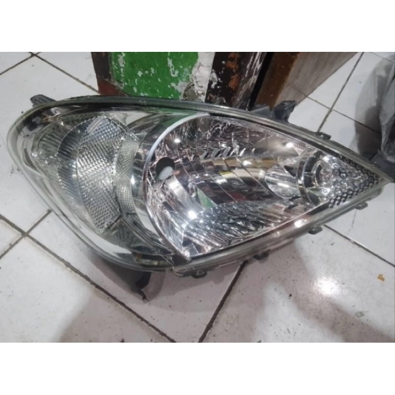 lampu depan kijang innova 2005 2011