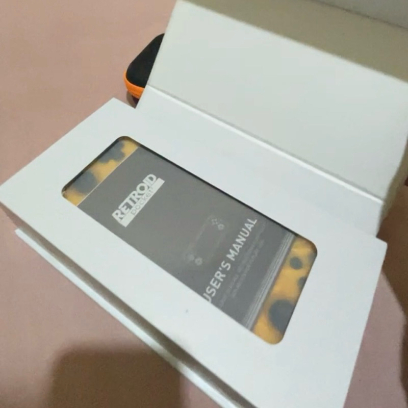 Retroid Pocket 3 - Konsol Game Portabel Retro dengan Layar 4.7 Inci, Android 11, dan Baterai 4000mAh