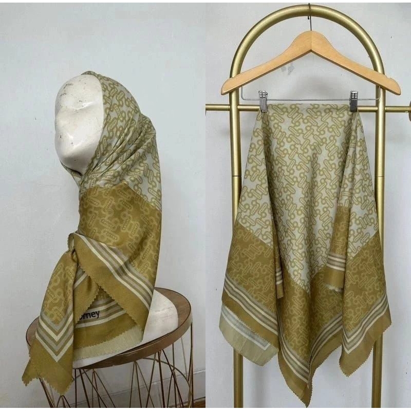 COD| HIJAB SEGI EMPAT VOAL MOTIF WARNA HIJAU SAGE