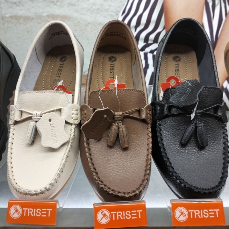 Triset sepatu wanita bahan kulit