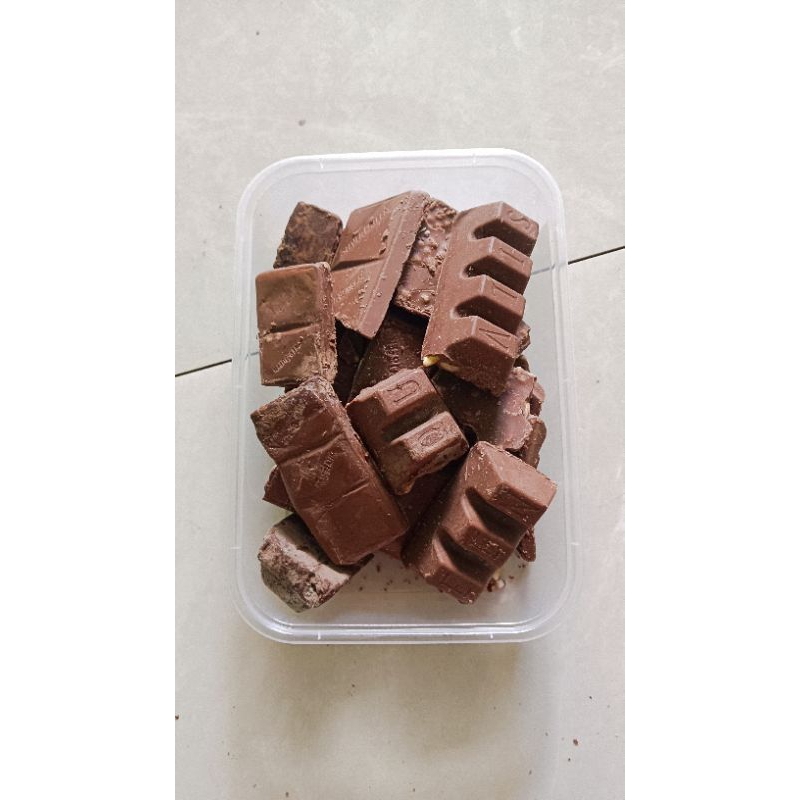 

Coklat Patah Patah Silverqueen+Cangkiber 400g