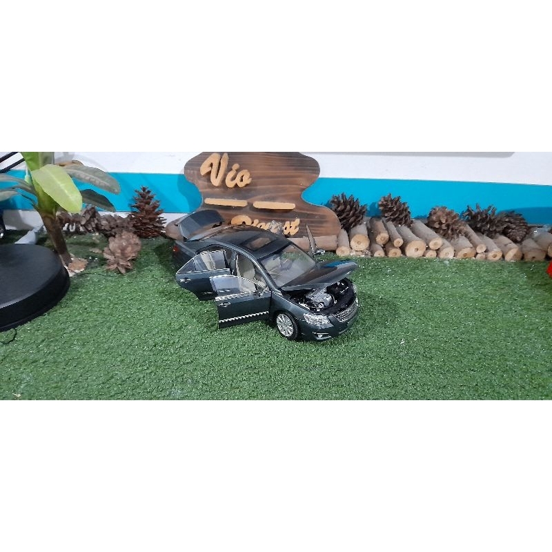 Diecast Miniatur Toyota Camry dark grey skala 1:18