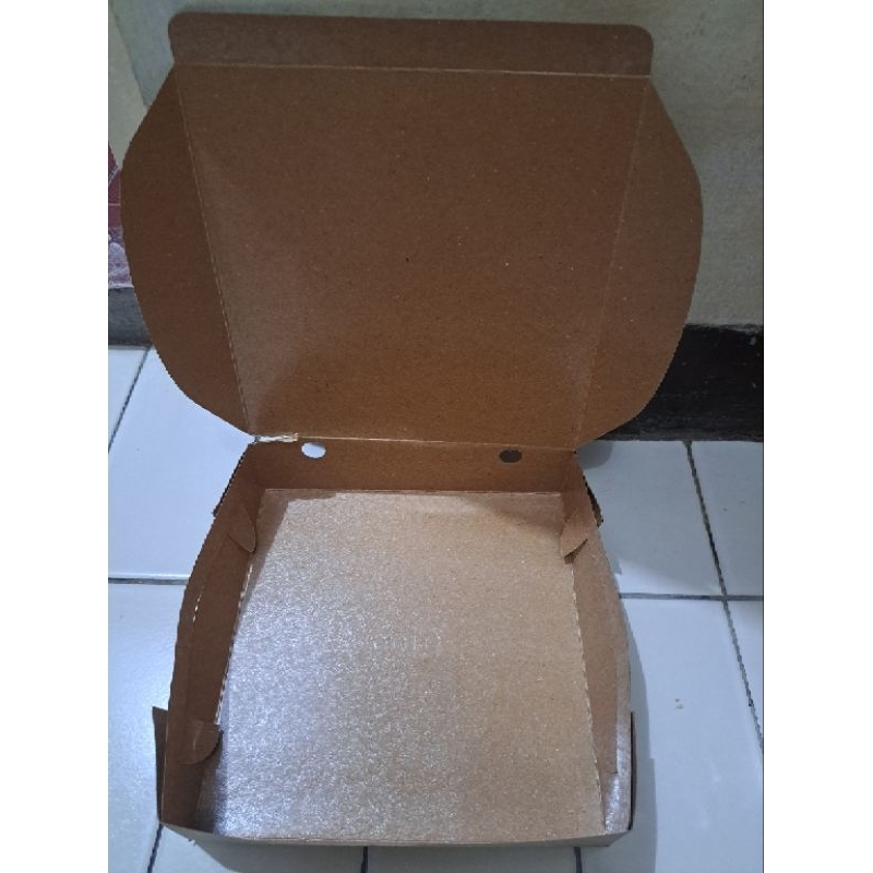 

Kotak Kue/Roti Uk 20 x 20 x 5 cm KRAFT PAPER-Laminasi Tebal, Die Cut