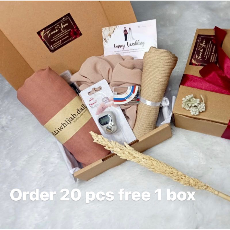 

Hampers Hijab Murah/Gift Box Bella Square Premium (Req Free Ucapan di desainkan) (Request Warna)