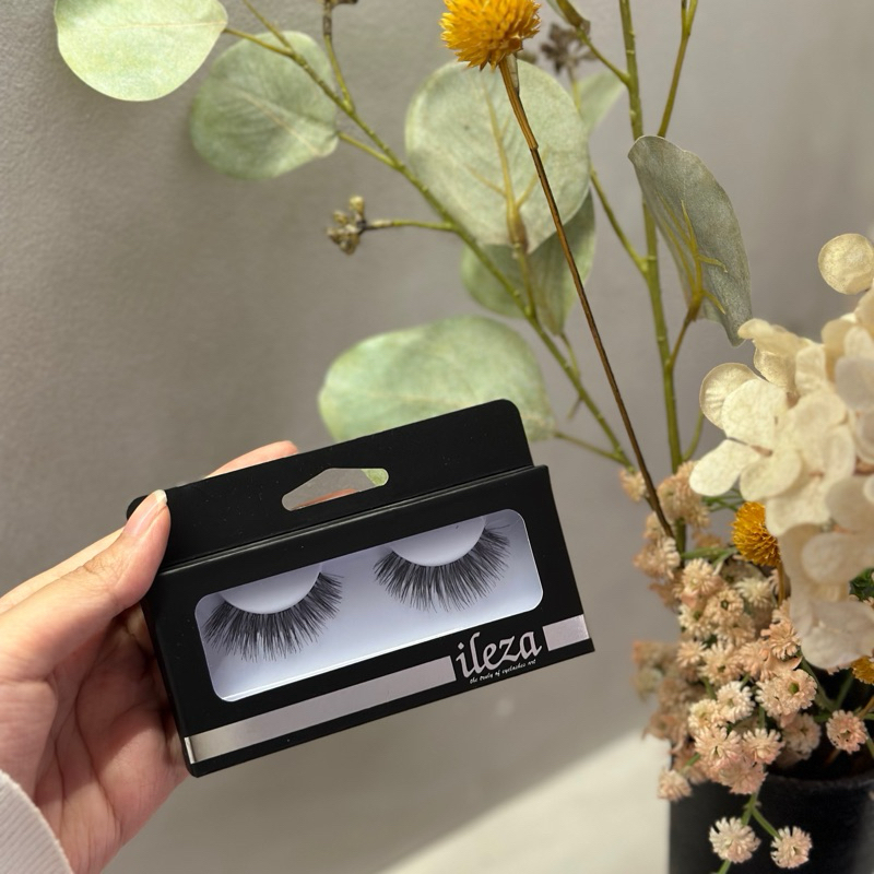 DAMIA - Premium Eyelash Extension - Reusable - Semi Natural Look 01