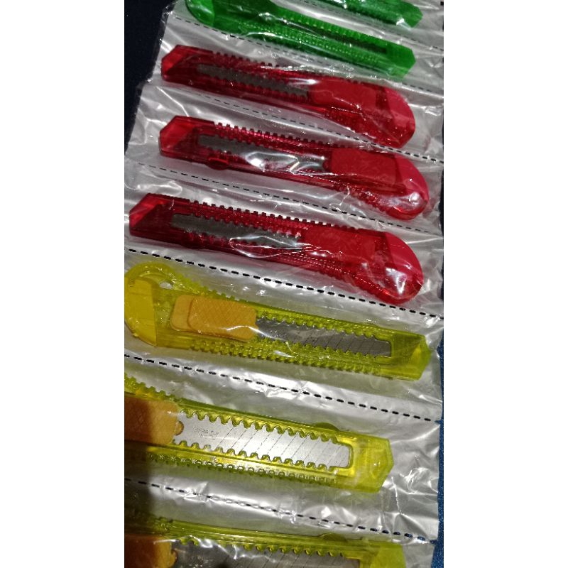 

cutter besar warna warni