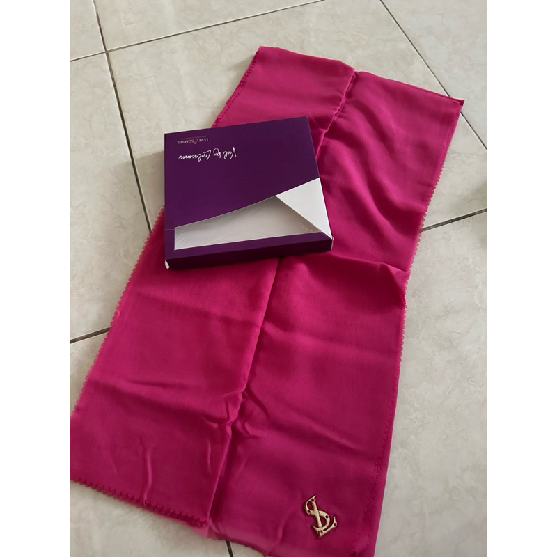 PRELOVED LEVELSCARVES FUSHIA