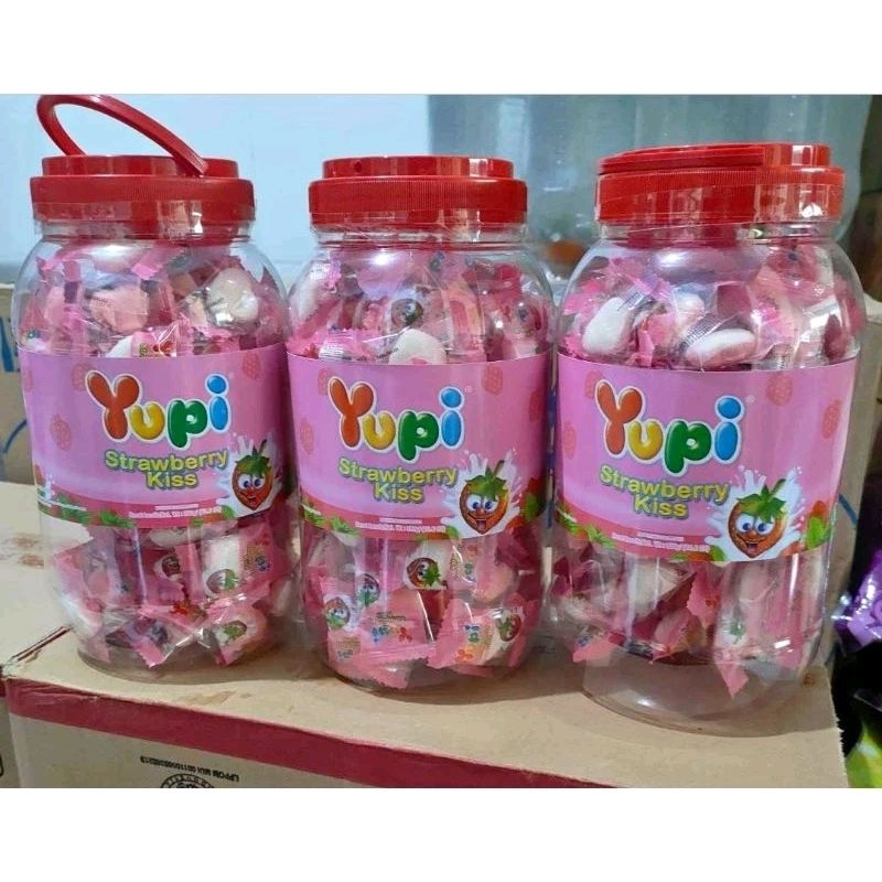 

YUPI Strawberry Kiss
