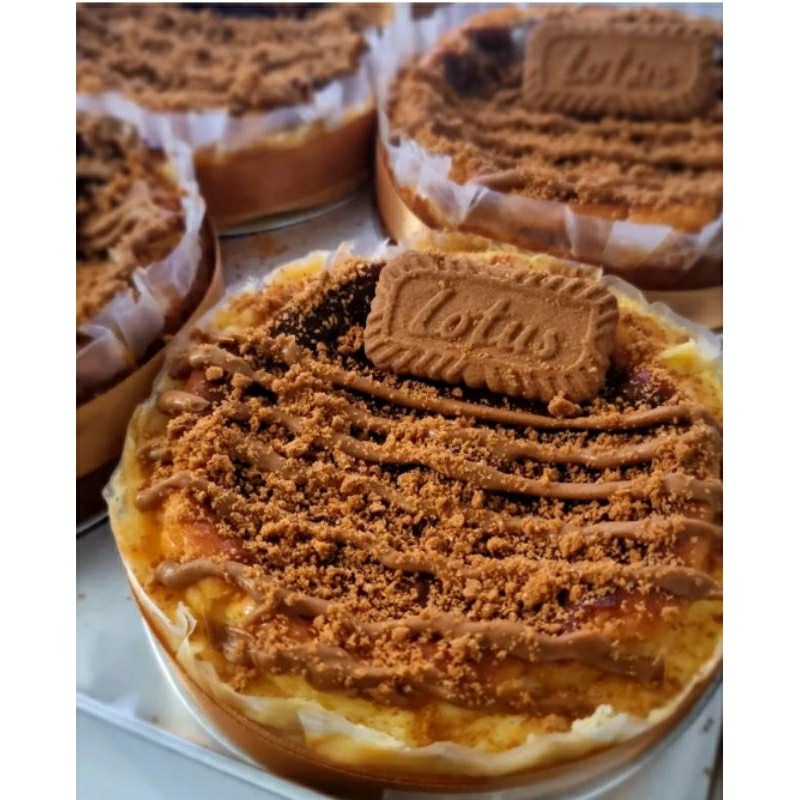 

Basque Burnt Cheese Cake - Choco & Lotus Biscoff Diameter 16