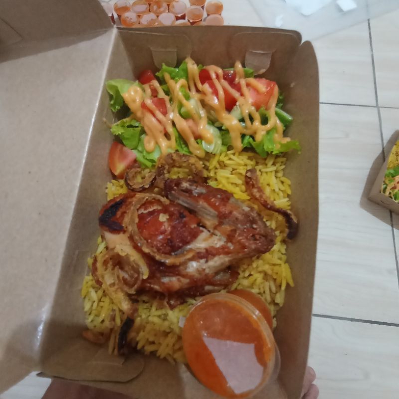 

1 paket nasi kebuli ayam Frozen