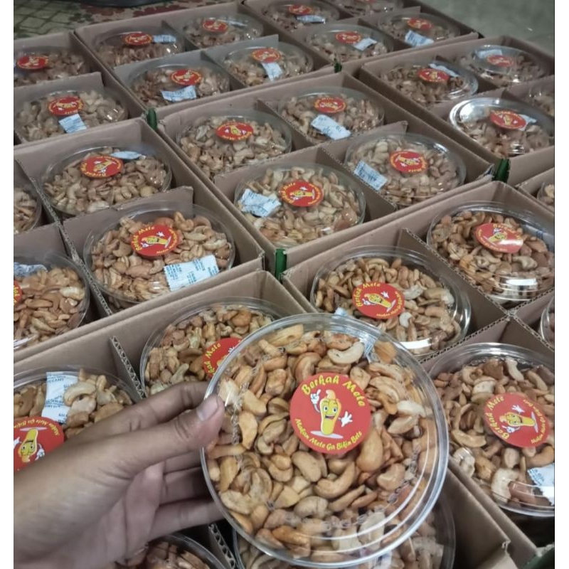 

Mete Mente Patahan Berkah Mete isi 200g toples bulat