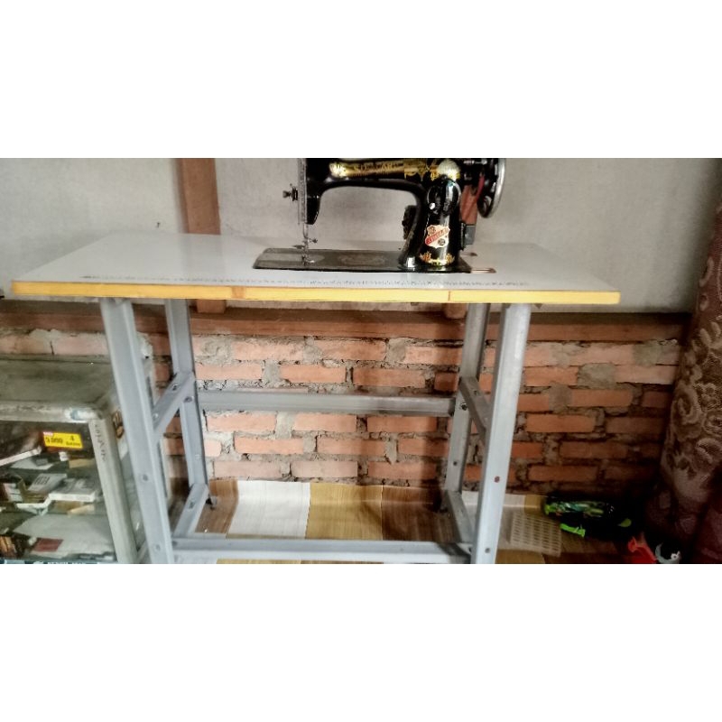 mesin jahit hitam jadul/bekas masih bagus pakai dinamo