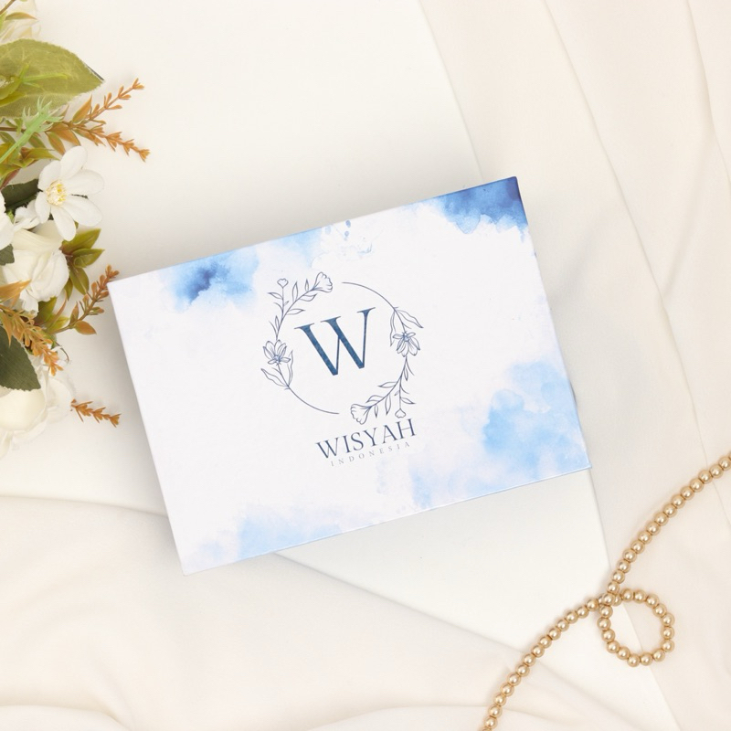 

Gift Box Exclusive Wisyah Indonesia hadiah Lalika Square dan Brooch